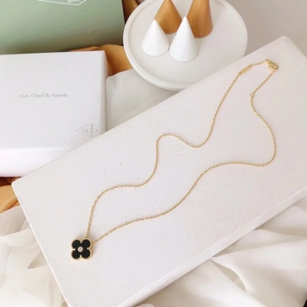 🍀🌟🌟Van Cleef & Aprels Women’s Necklaces 🌟🌟 - Picture 7 of 9